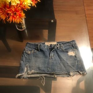 HOLLISTER JEAN MINI SKIRT .